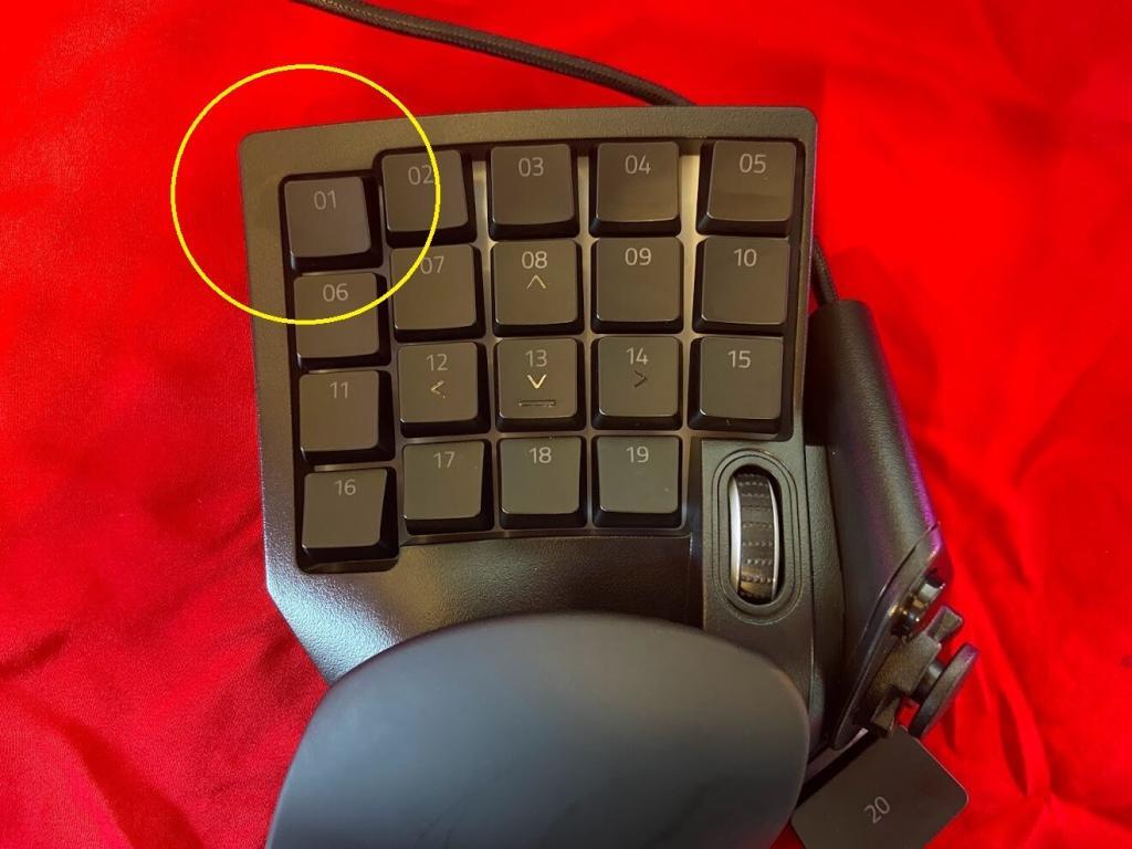左手デバイスのTartarus V2のキーが一部押し易くなっていることを伝える画像