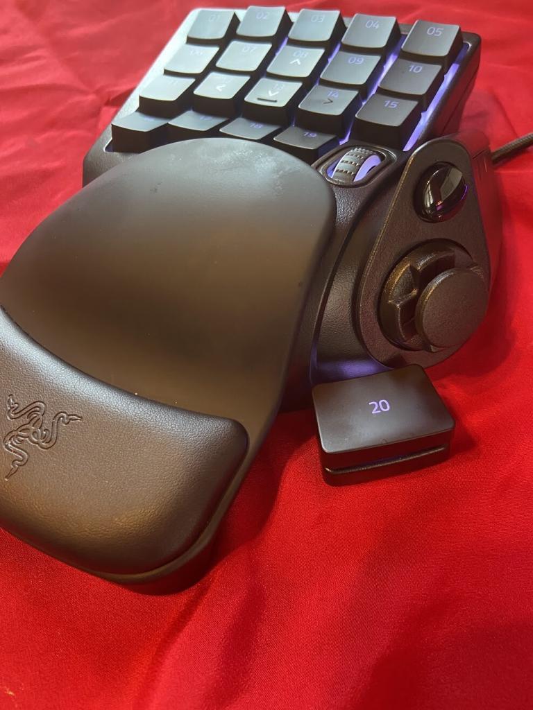 左手デバイス『Tartarus V2』の画像