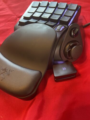 左手デバイス『Tartarus V2』の画像